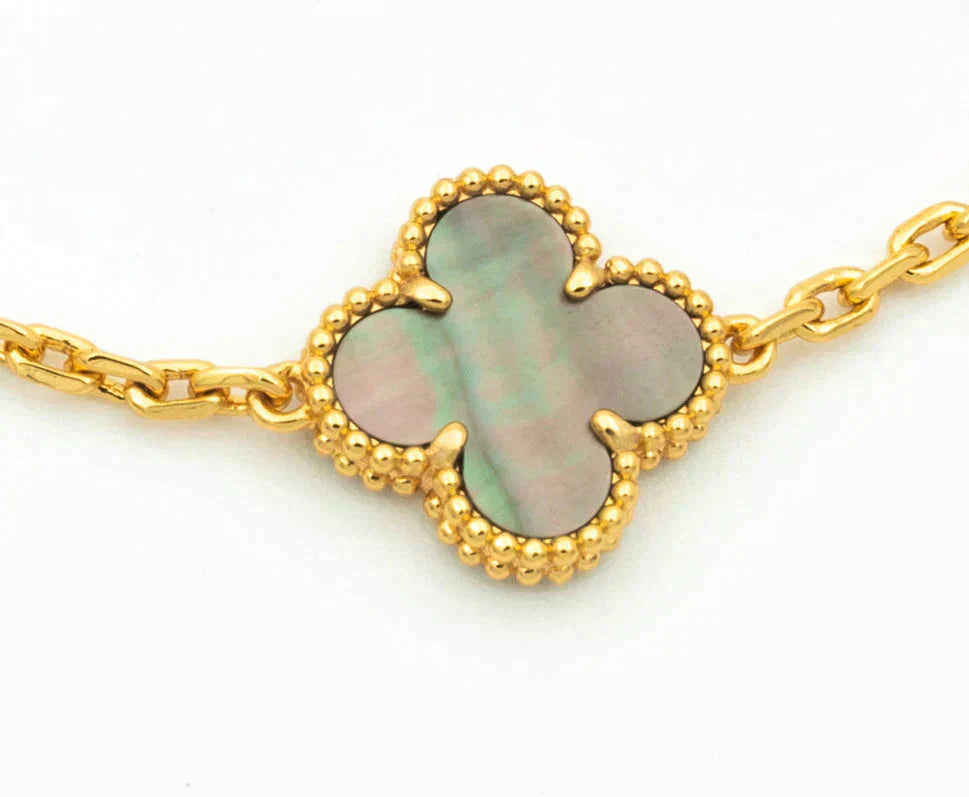 [Eternal Jewelry] CLOVER 5 MOTIF GRAY MOP BRACELET COLLECTION