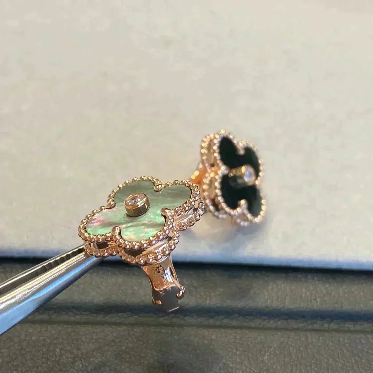 [Eternal Jewelry]CLOVER MEDIUM 1 MOTIFS GRAY MOP  DIAMOND EARRINGS