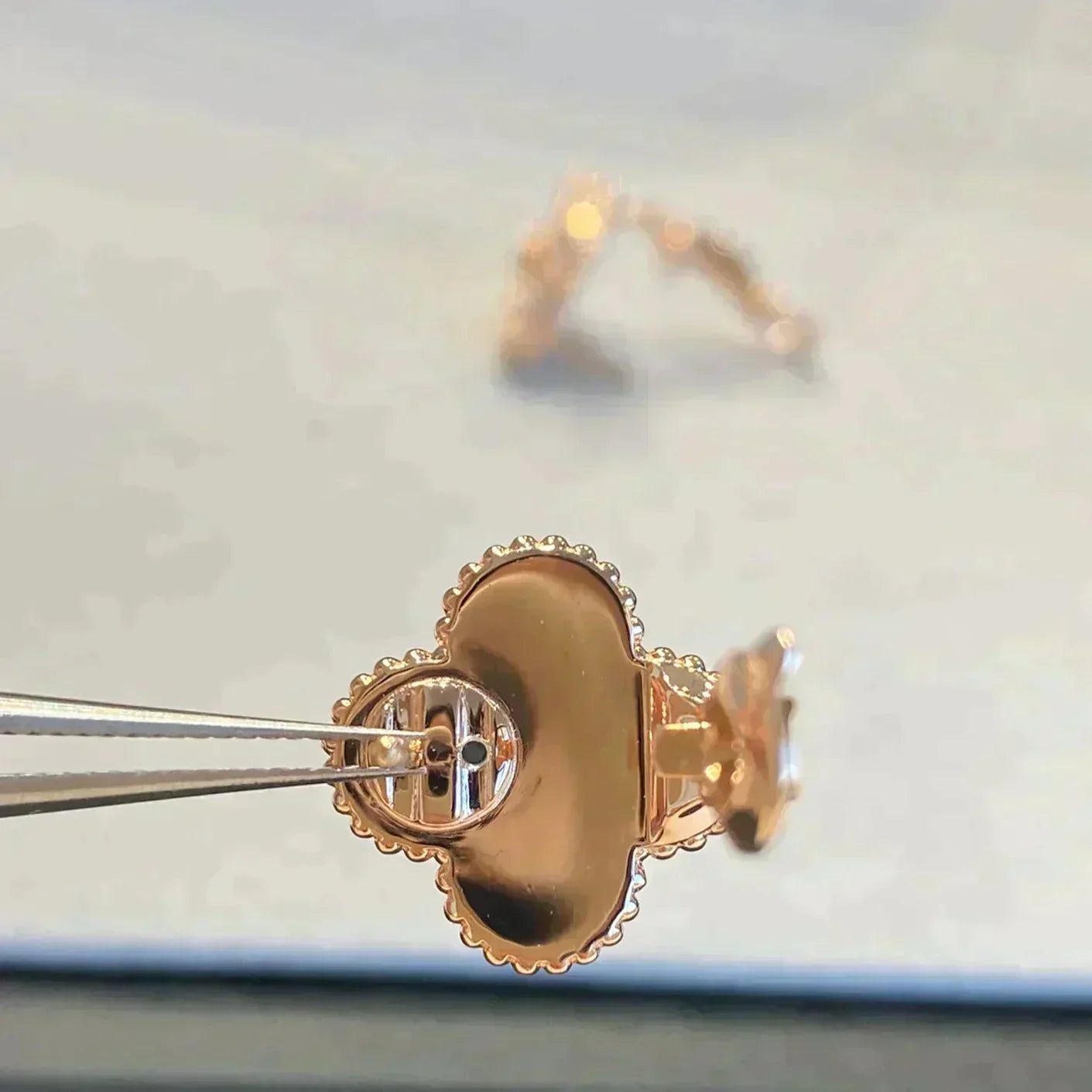 [Eternal Jewelry]CLOVER MEDIUM 1 MOTIFS GRAY MOP  DIAMOND EARRINGS