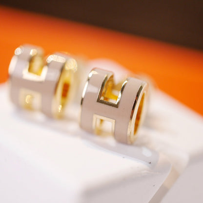 [Eternal Jewelry]MINI POP H GOLD EARRINGS GREY