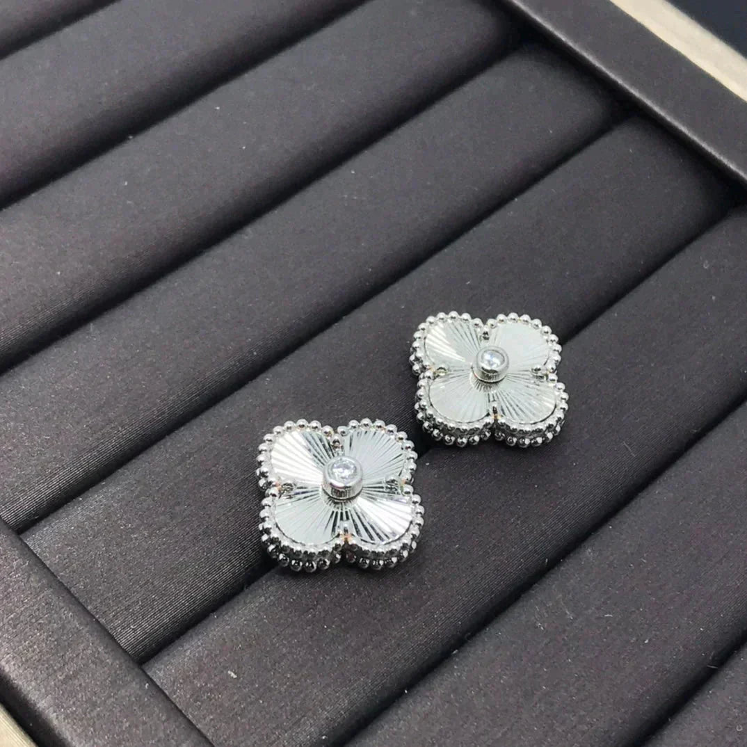 [Eternal Jewelry]CLOVER MINI 9.5MM LASER EARRINGS