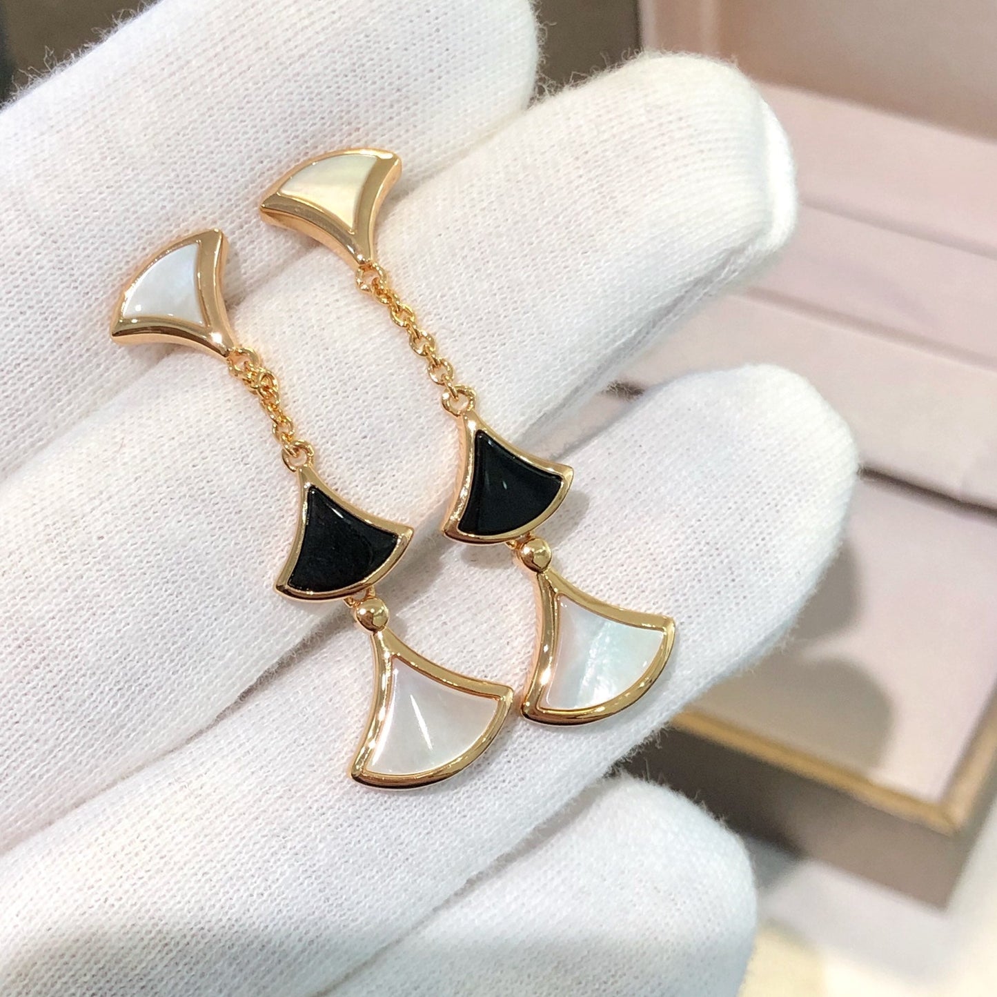 [Eternal Jewelry]DREAM EARRINGS 3 MOTIFS ONYX MOP PINK GOLD