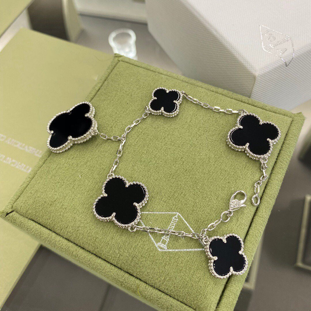 [Eternal Jewelry]CLOVER 5 MOTIFS SIVLER ONYX BRACELET