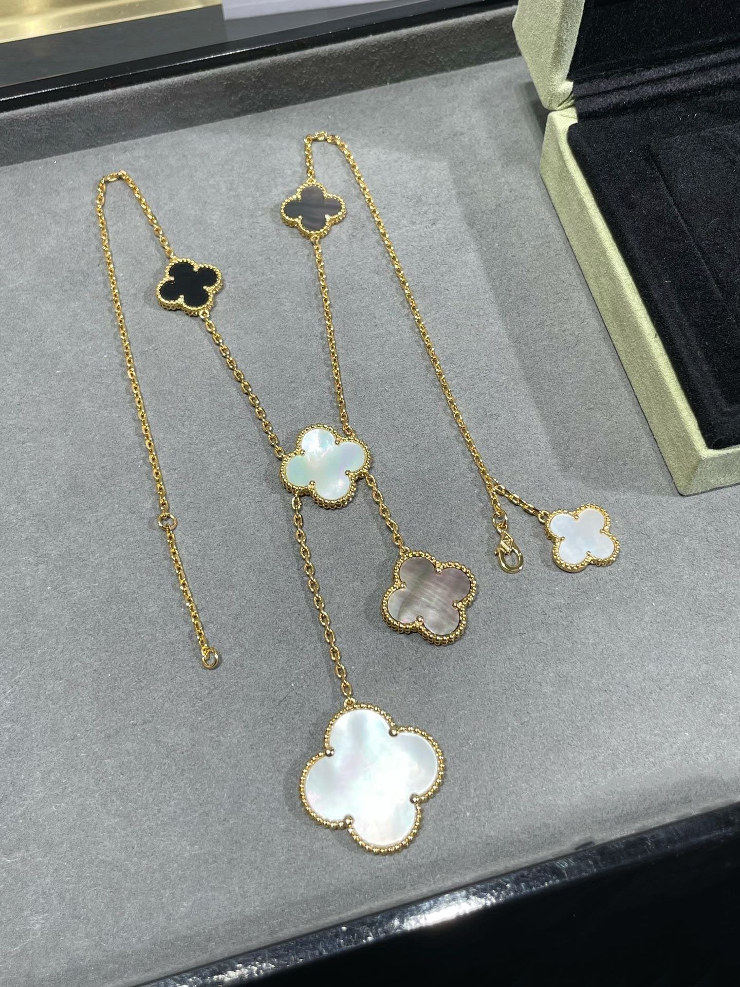 [Eternal Jewelry]CLOVER 6 MOTIF MOP ONYX GOLD NECKLACE