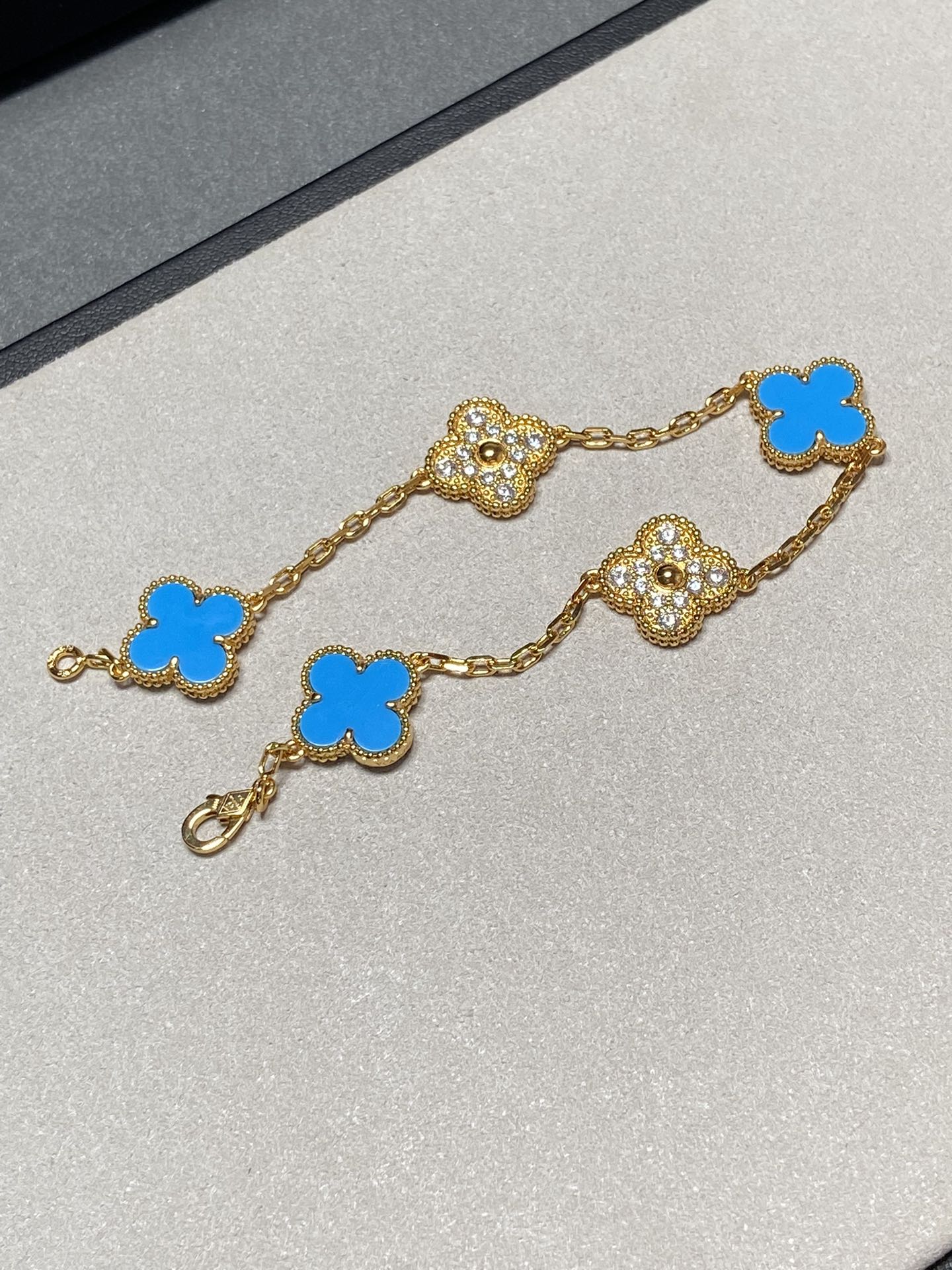 [Eternal Jewelry]CLOVER 5 MOTIF BLUE CHALCEDONY DIAMOND GOLD BRACELET