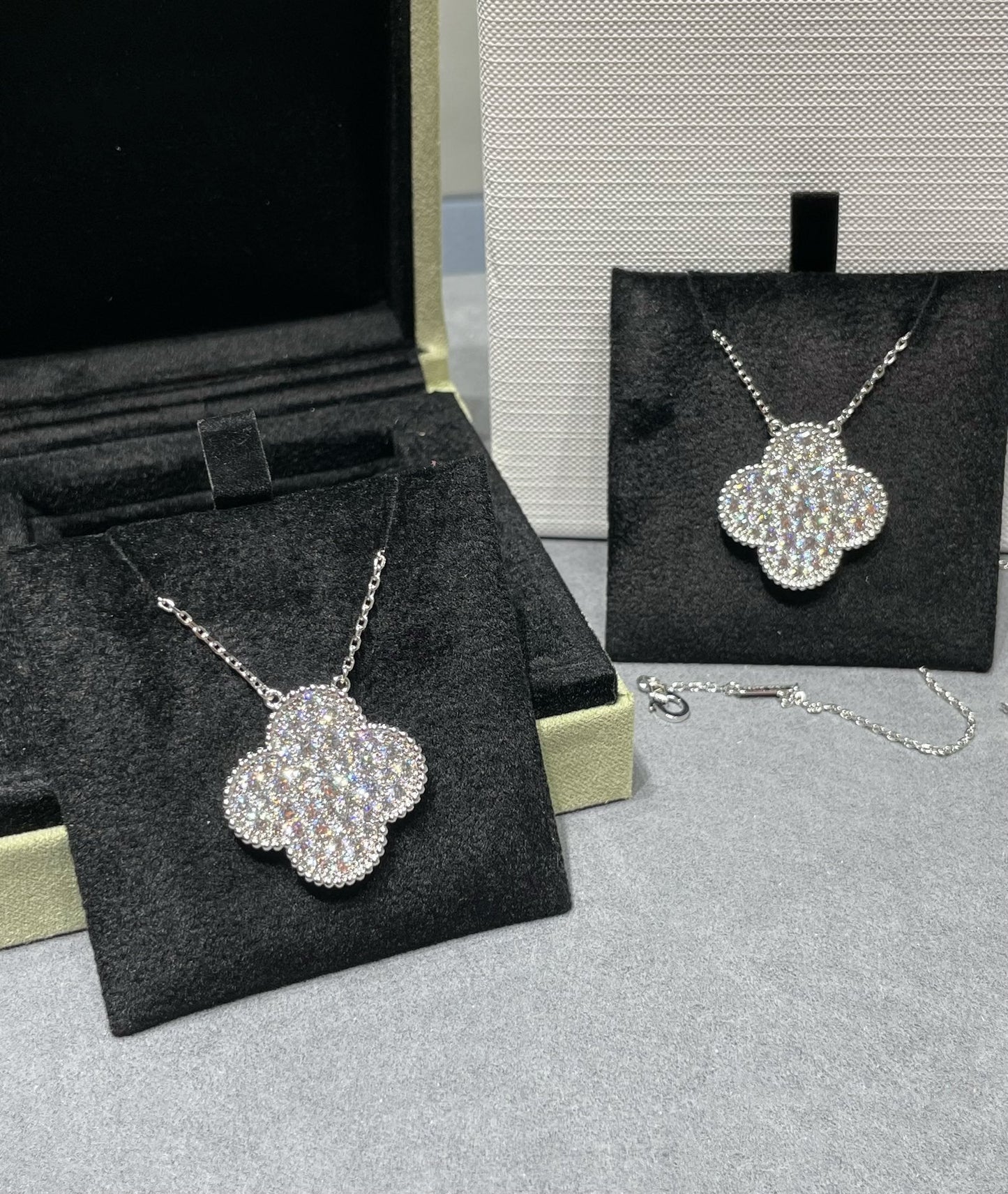[Eternal Jewelry]CLOVER 25MM LARGE PENDANT DIAMOND PAVED SILVER NECKLACE