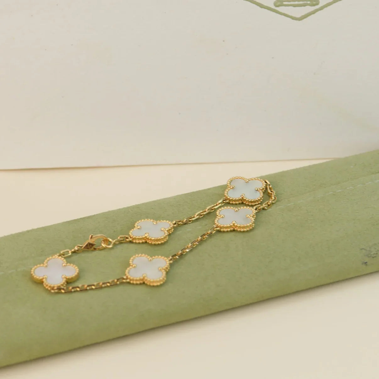 [Eternal Jewelry]CLOVER WHITE PEARL MOP 5 MOTIF BRACELET COLLECTION