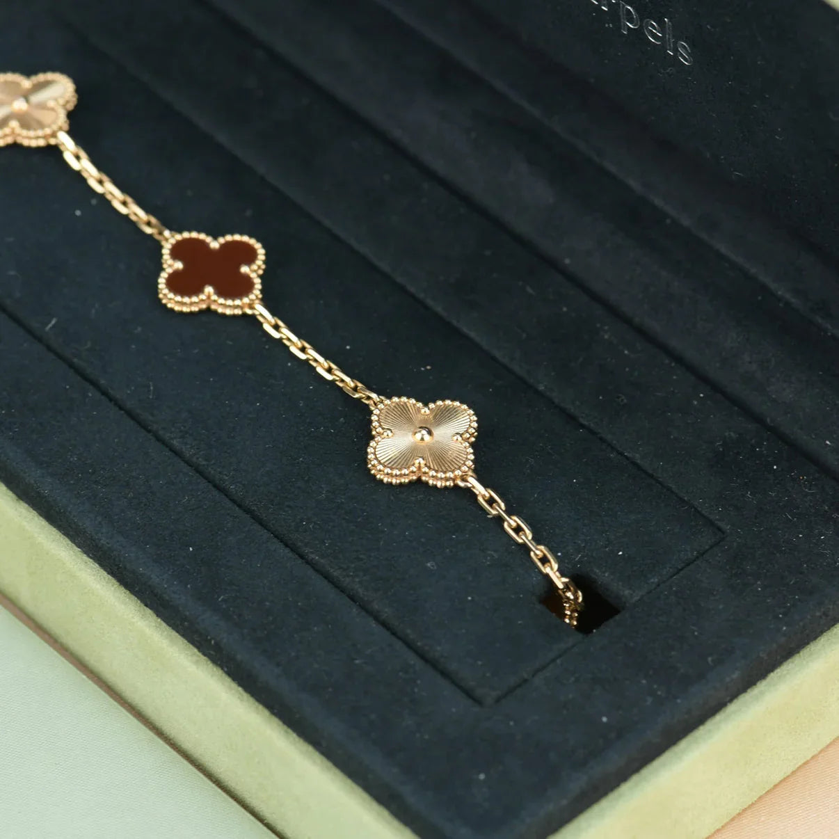 [Eternal Jewelry] CLOVER 5 MOTIF RED CORNELIAN BRACELET COLLECTION
