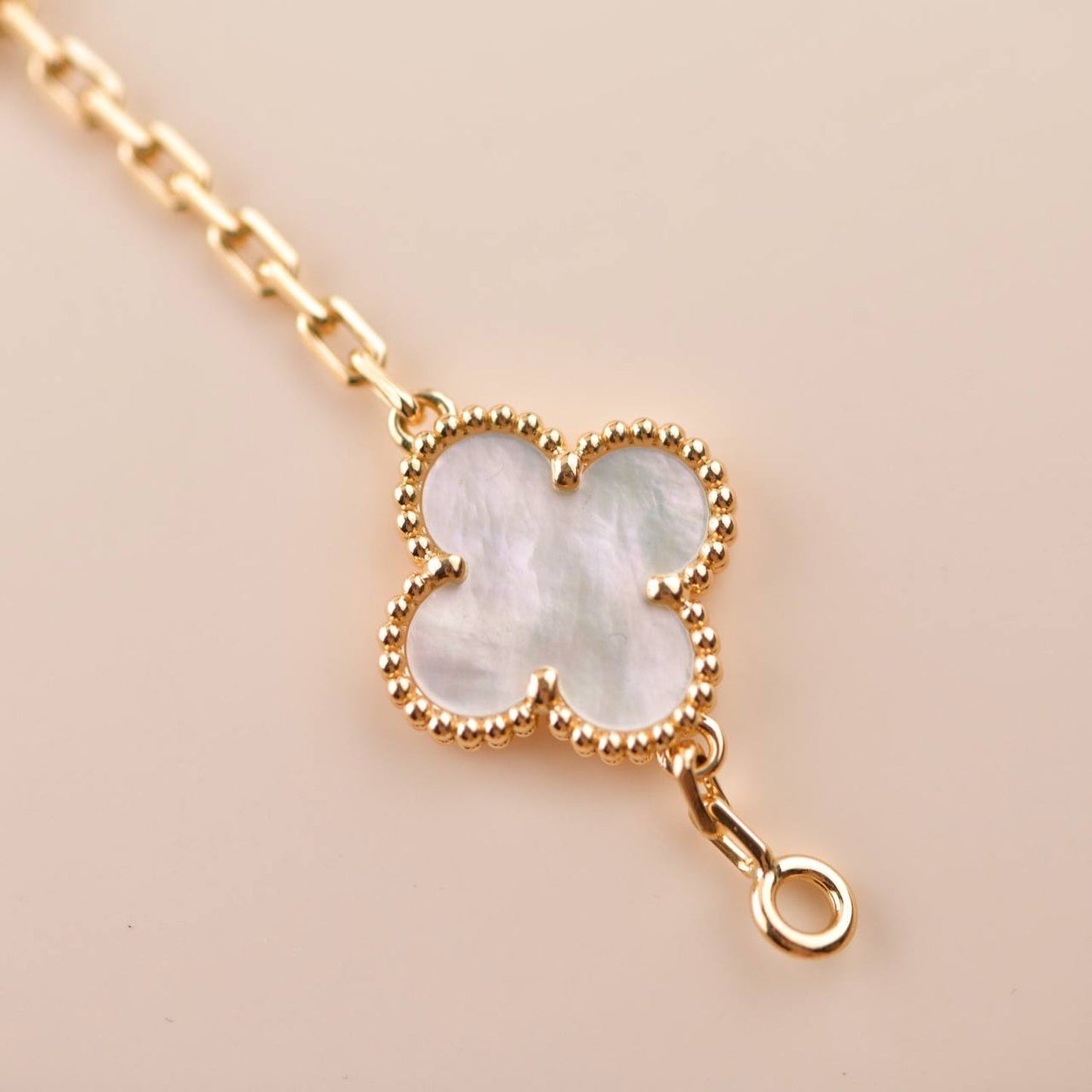 [Eternal Jewelry]CLOVER  5 MOTIF WHITE MOP BRACELET