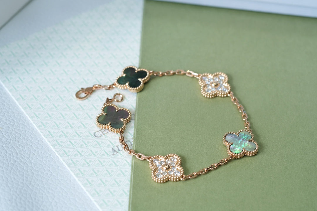 [Eternal Jewelry] CLOVER 5 MOTIF GRAY MOP BRACELET COLLECTION
