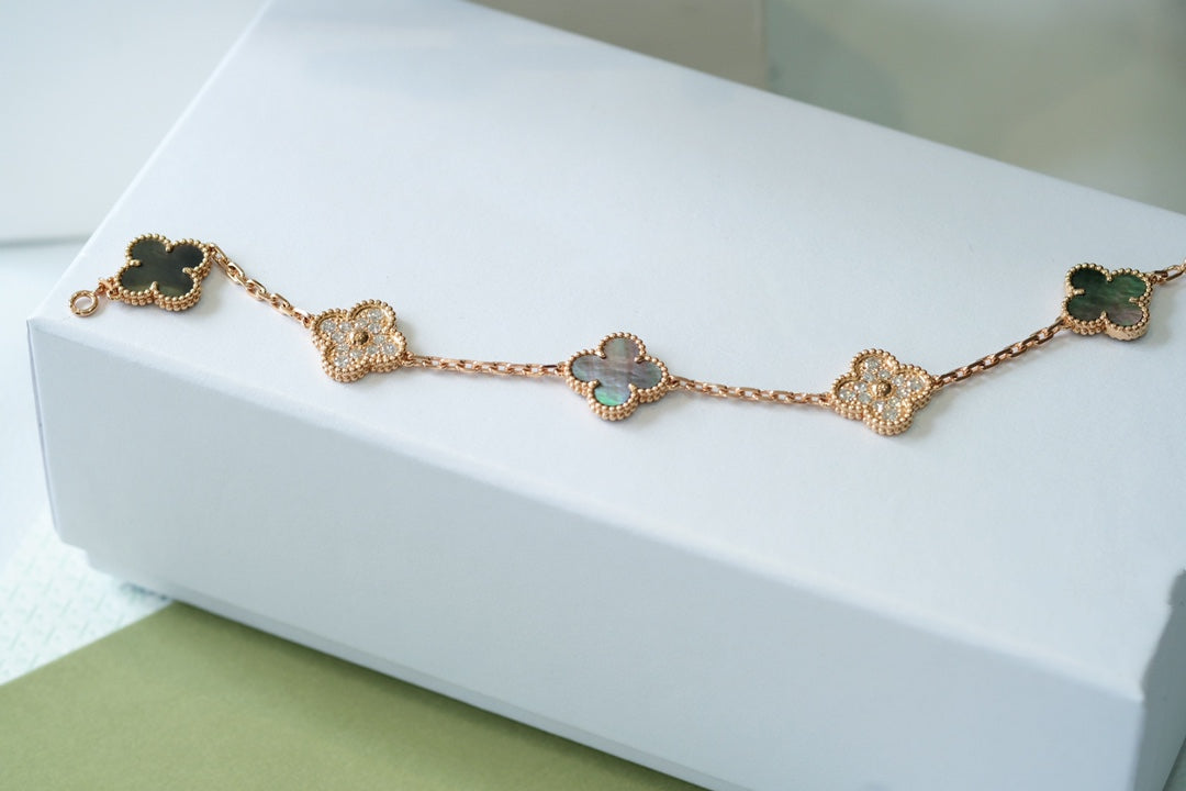 [Eternal Jewelry] CLOVER 5 MOTIF GRAY MOP BRACELET COLLECTION