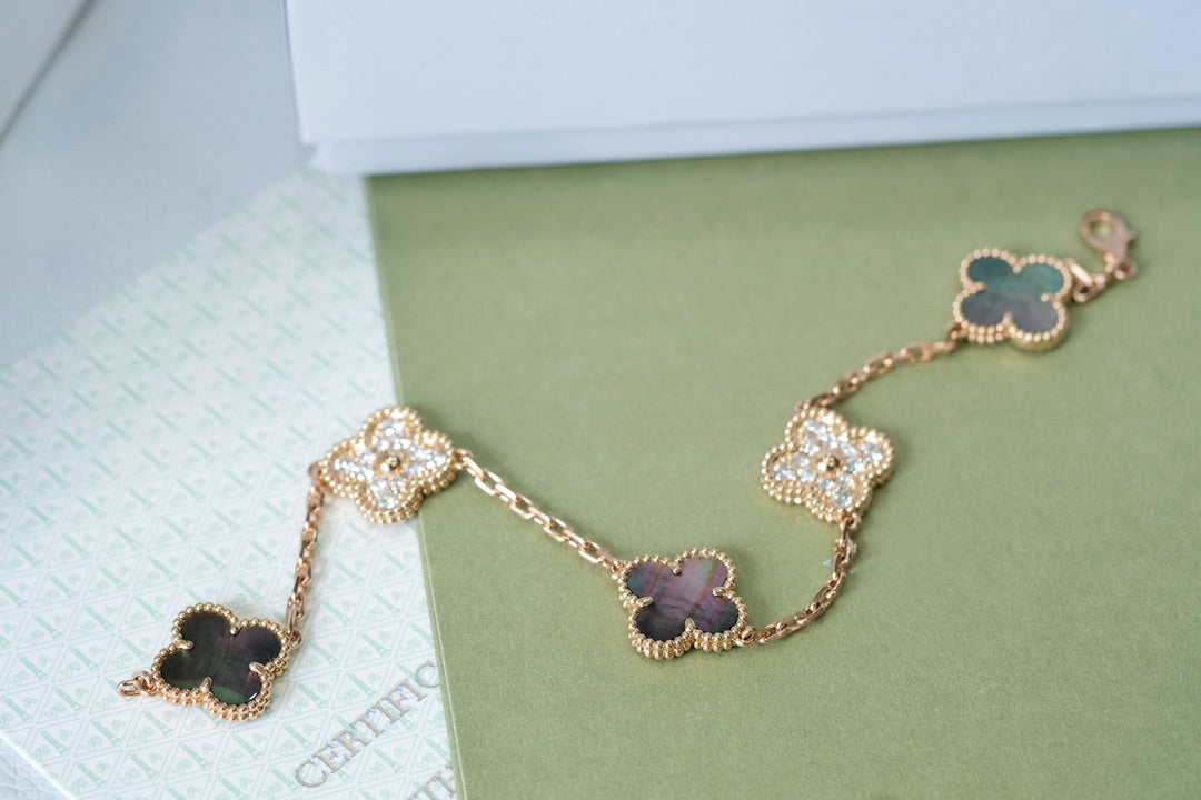 [Eternal Jewelry] CLOVER 5 MOTIF GRAY MOP BRACELET COLLECTION